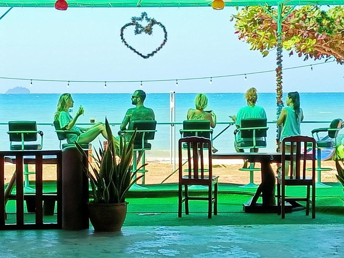 Happy Days Resort マーク島 エクステリア 写真